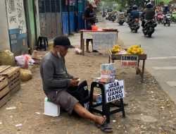 Jasa Tukar Uang Recehan Menjamur Jelang Lebaran