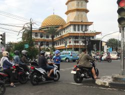 Badut Jalanan ini Mampu Meraup Cuan gede dalam Sehari