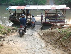 Eretan, Perahu Penyeberangan Tradisional yang Masih Digunakan Warga Tangerang