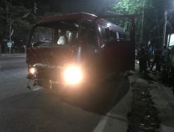 Elf HantamTruk, 5 Penumpang Terluka