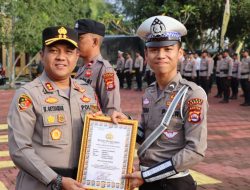 Kapolres Lebak Serahkan Penghargaan kepada Personil Berprestasi dalam Rangka HUT Bhayangkara ke-77